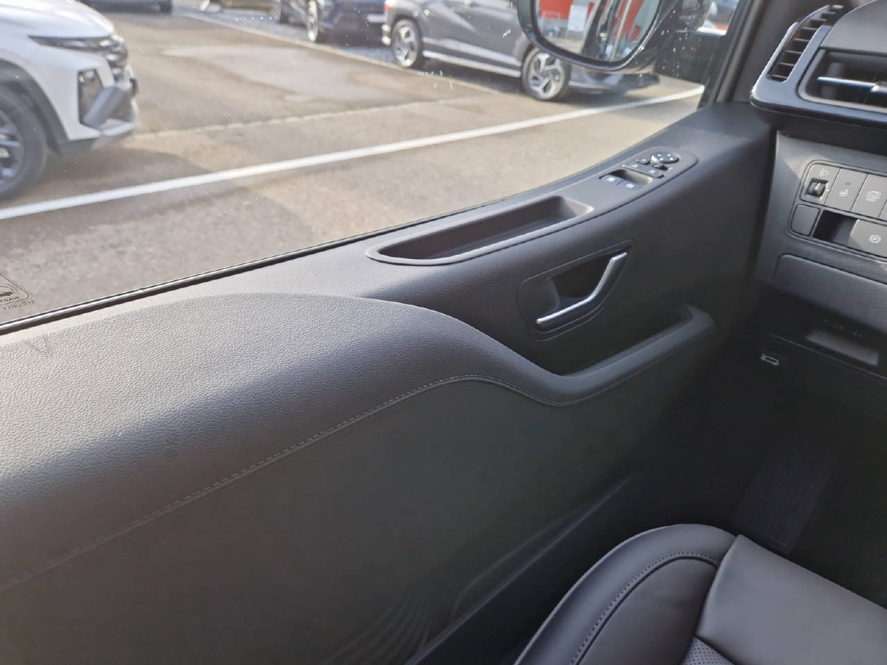 HYUNDAI Staria Premium Vertex 1.6 T-GDi HEV MY25-image-11
