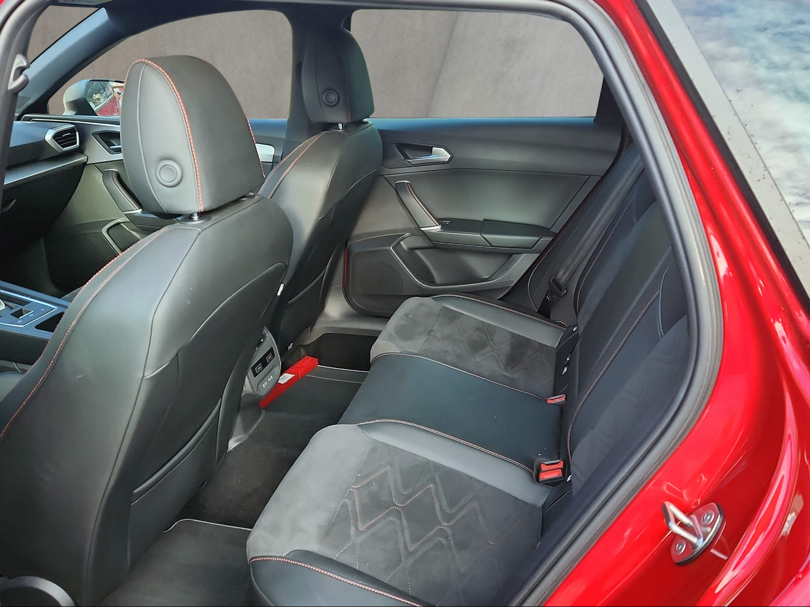 SEAT Leon ST 1.4 eHybrid pHEV DSG Hola FR-image-11