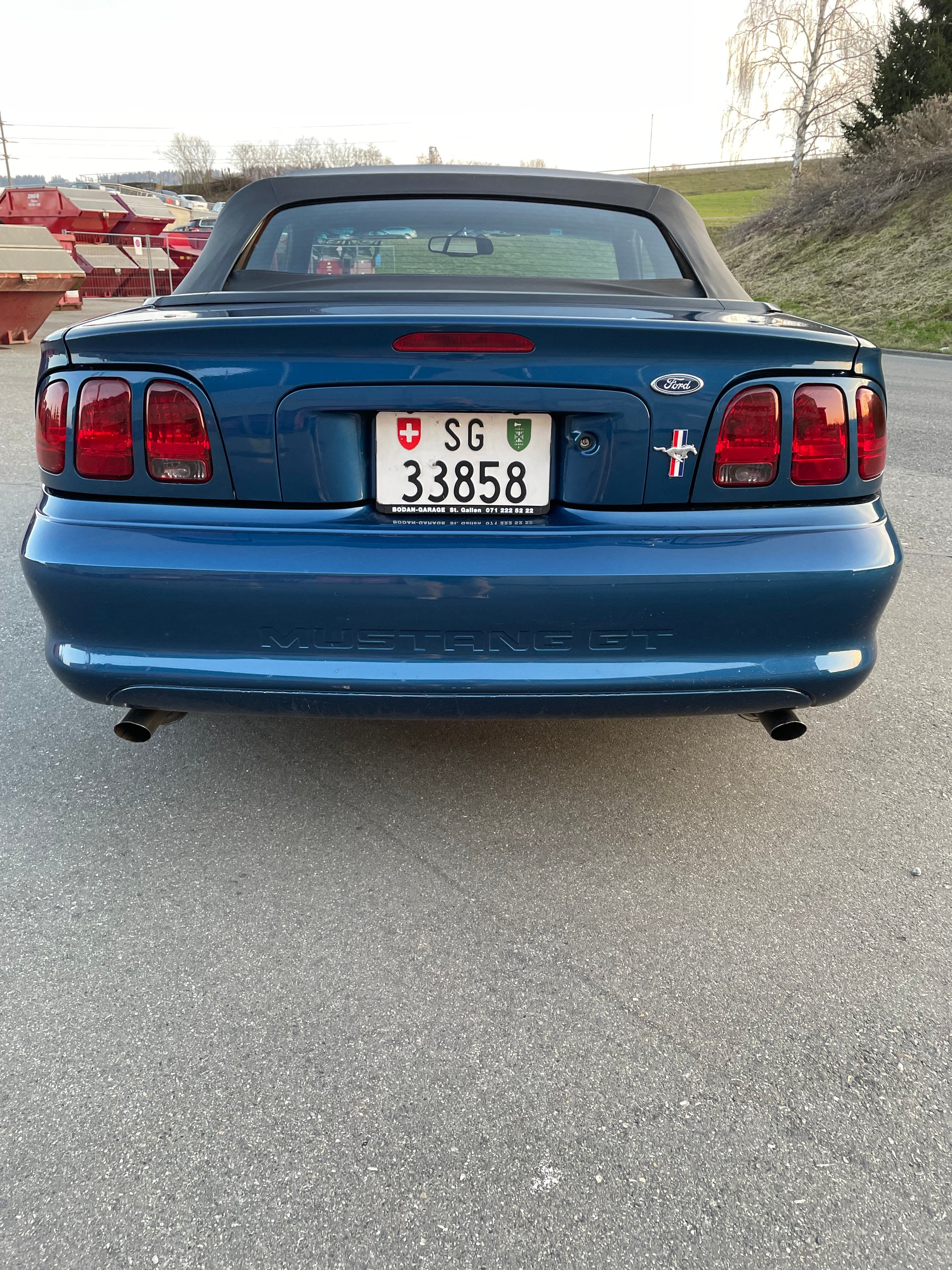 FORD Mustang GT Convertible-image-3