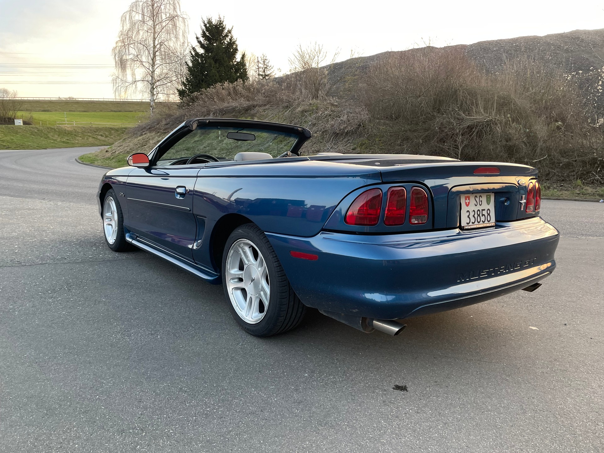 FORD Mustang GT Convertible-image-4