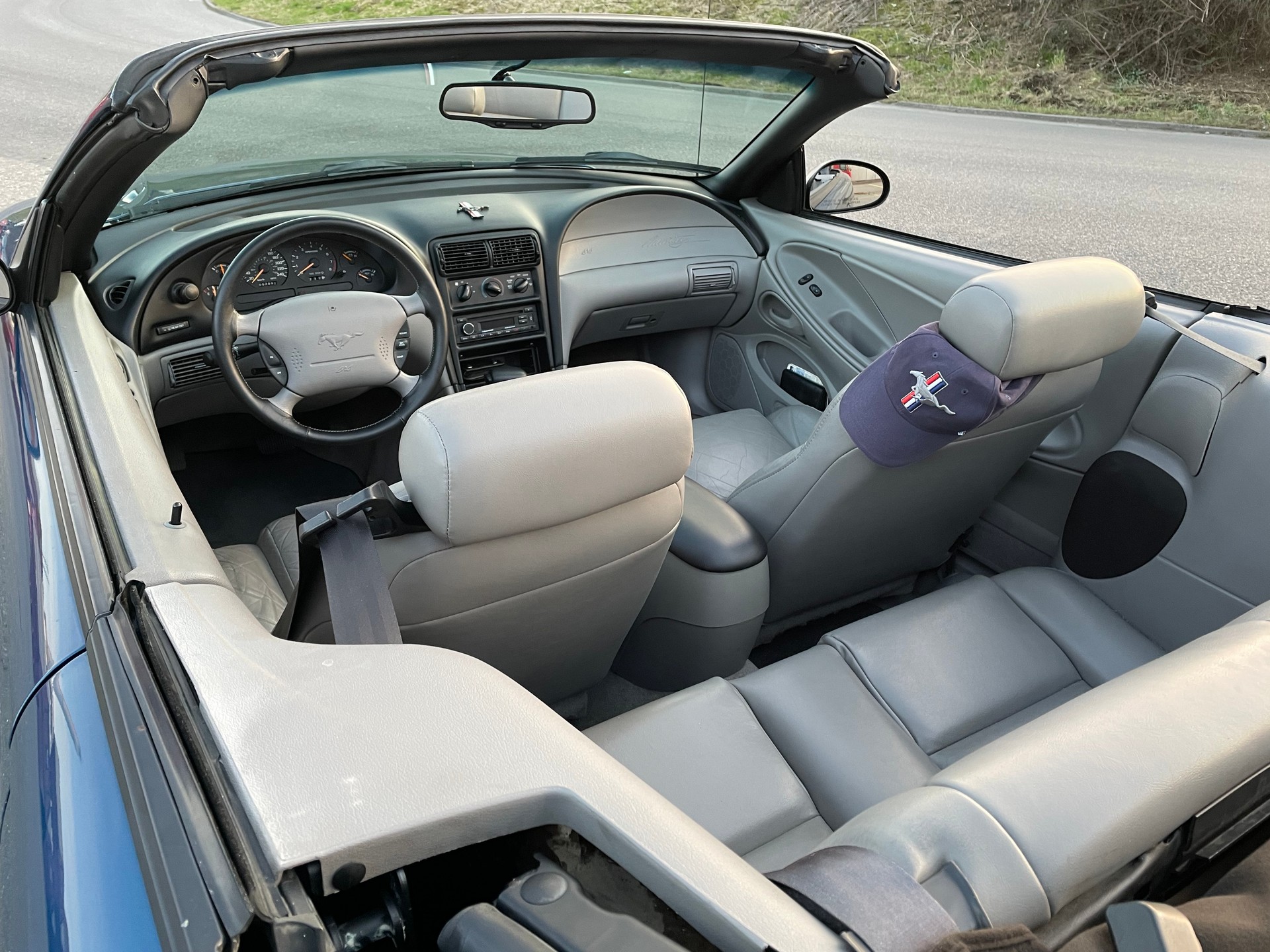 FORD Mustang GT Convertible-image-8