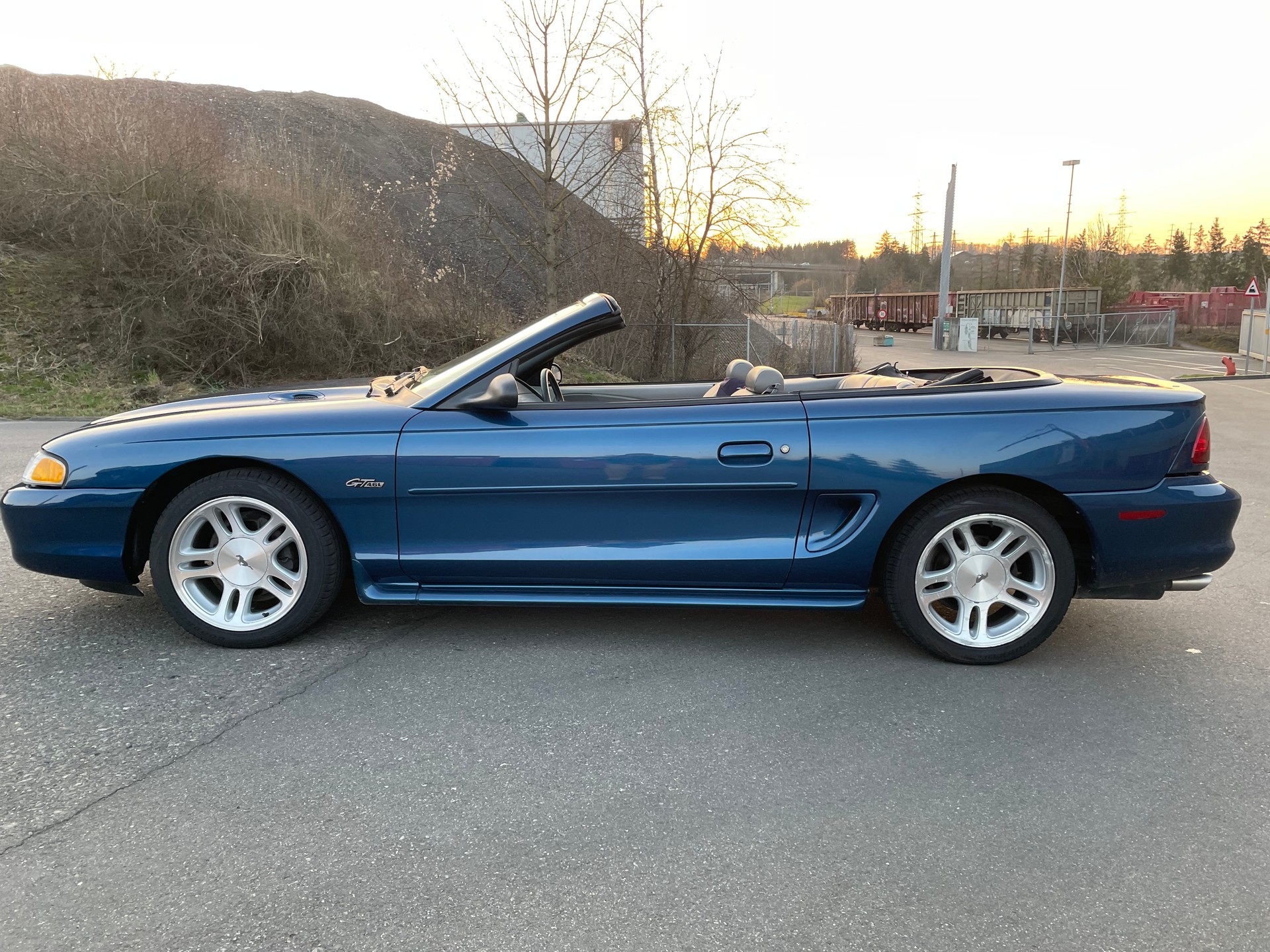 FORD Mustang GT Convertible-image-1