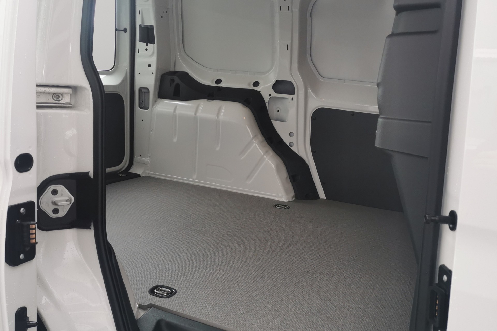 VW Caddy Cargo 2.0TDI 4Motion-image-11