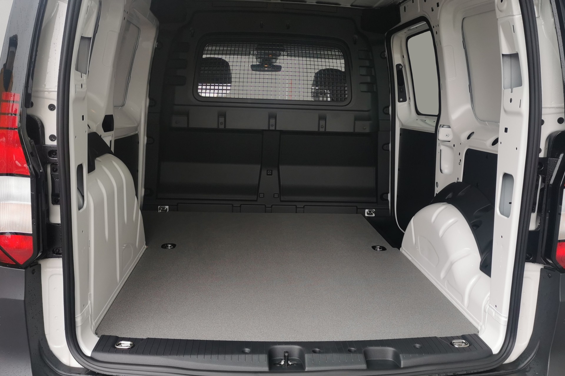 VW Caddy Cargo 2.0TDI 4Motion-image-12