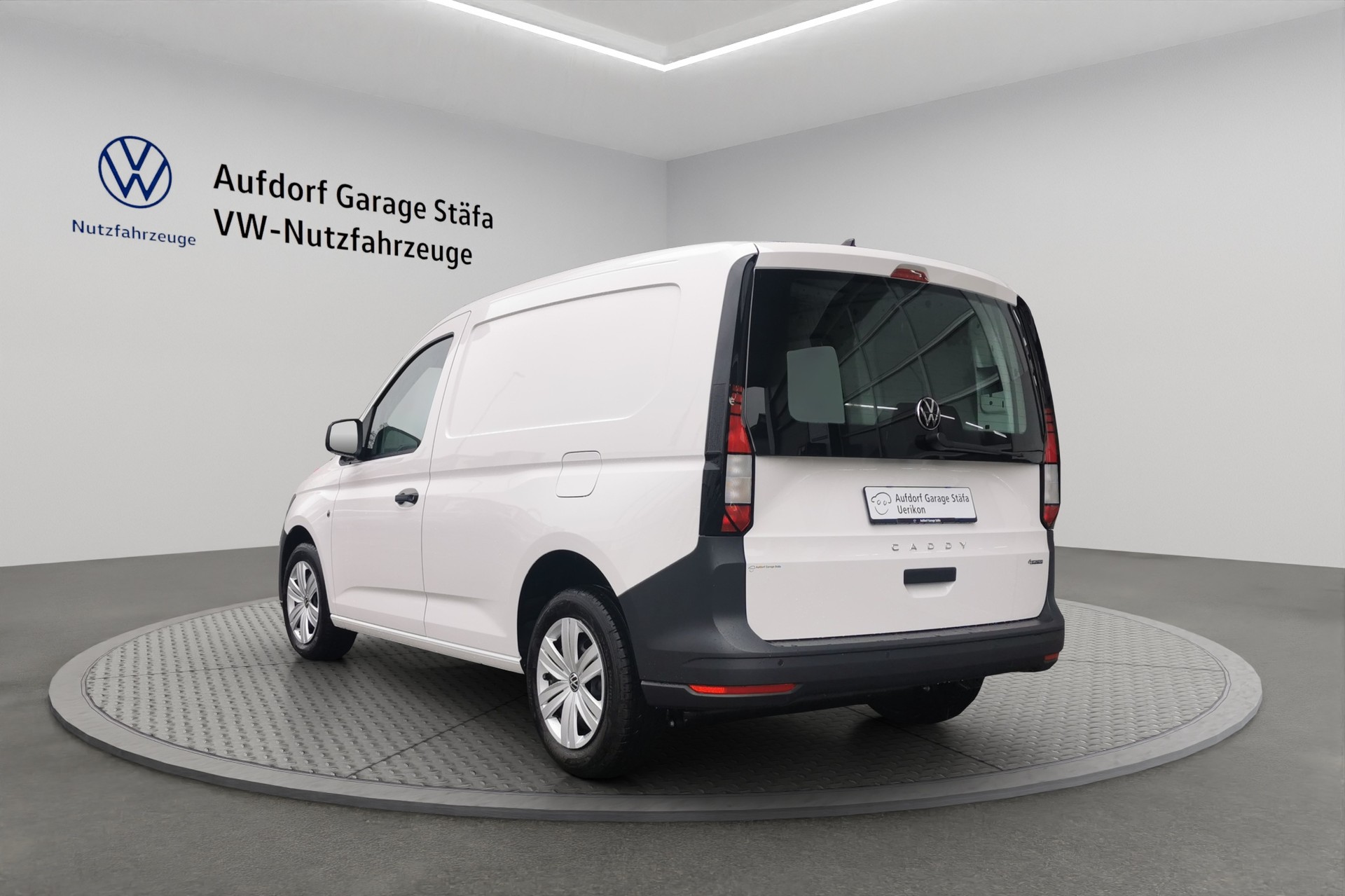 VW Caddy Cargo 2.0TDI 4Motion-image-2