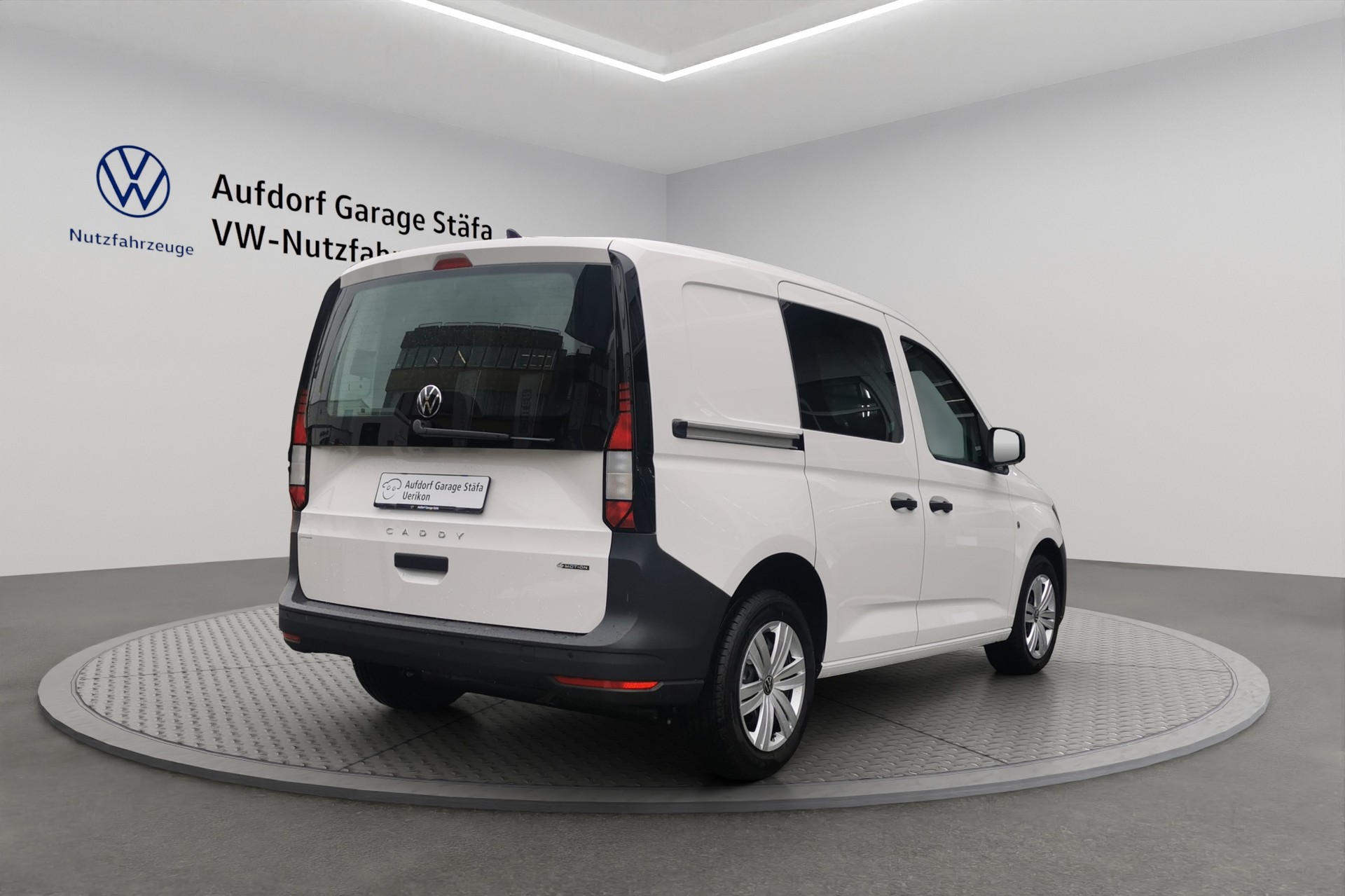 VW Caddy Cargo 2.0TDI 4Motion-image-4