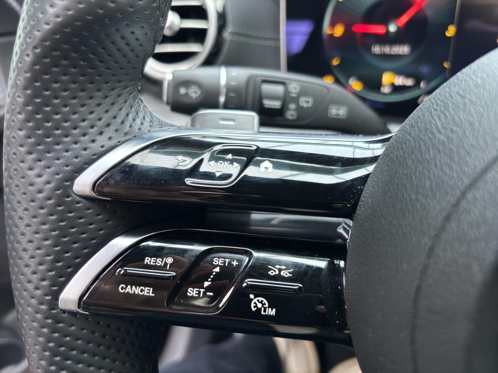 MERCEDES-BENZ E 400 d AMG Line 4matic Kombi-image-17
