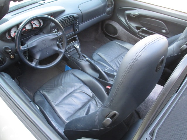 PORSCHE 911 Carrera Cabrio-image-9