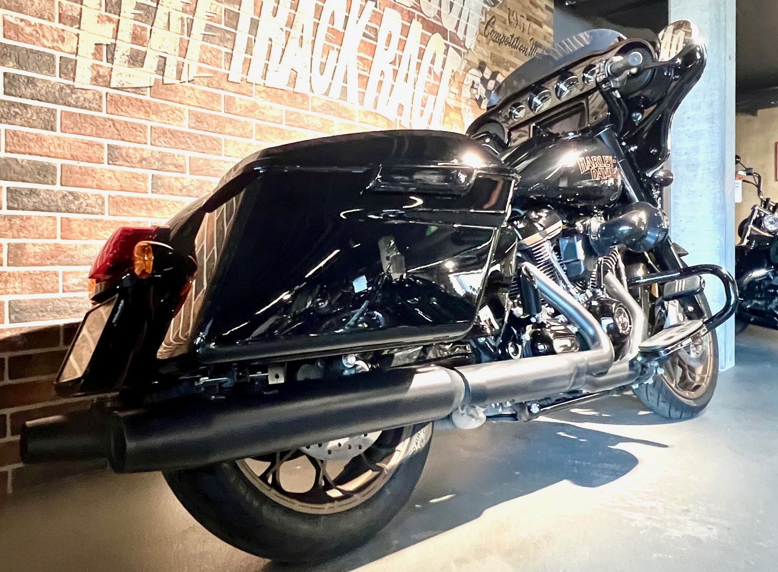 HARLEY-DAVIDSON FLHXST Street Glide ST 117-image-10