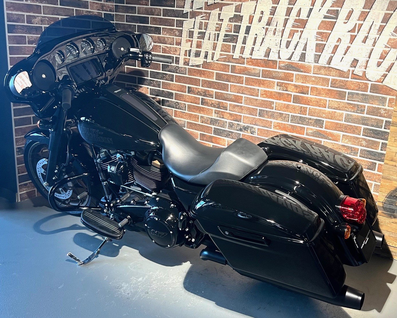 HARLEY-DAVIDSON FLHXST Street Glide ST 117-showroom-element-1