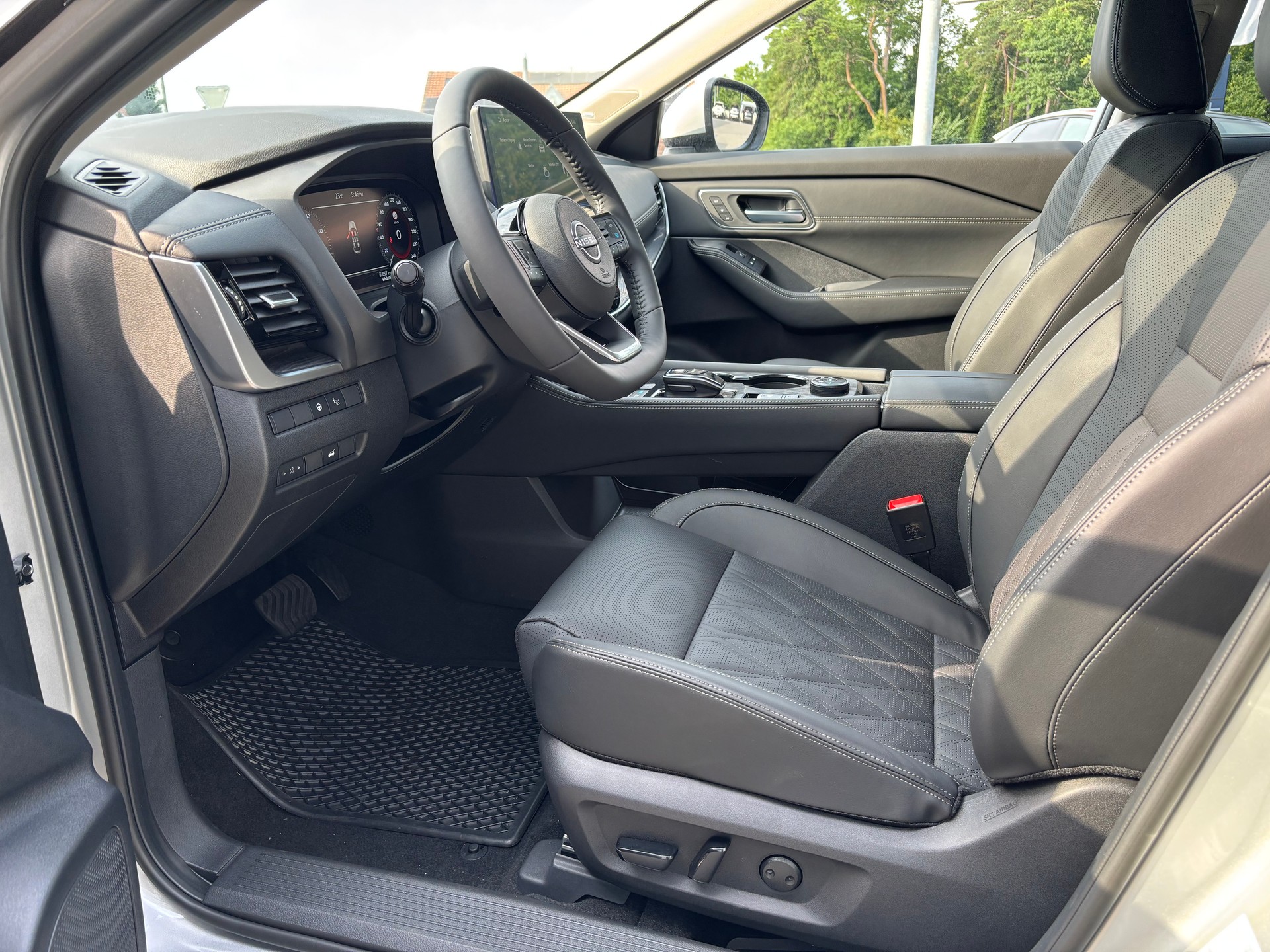 NISSAN X-Trail 1.5 4WD 7Plätzer Tekna+-image-11