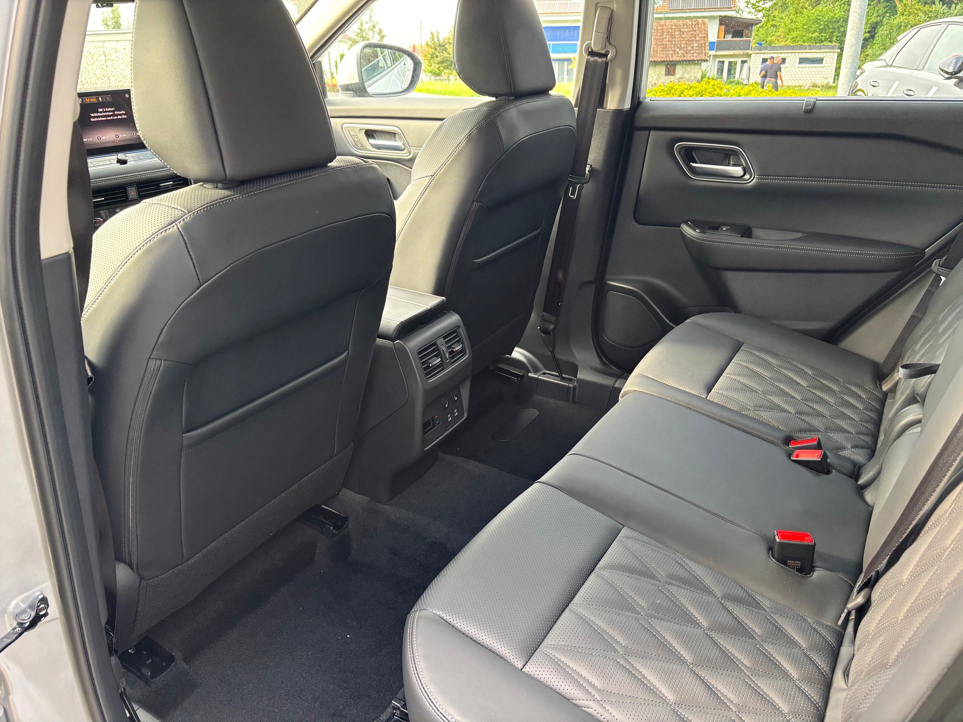 NISSAN X-Trail 1.5 4WD 7Plätzer Tekna+-image-9