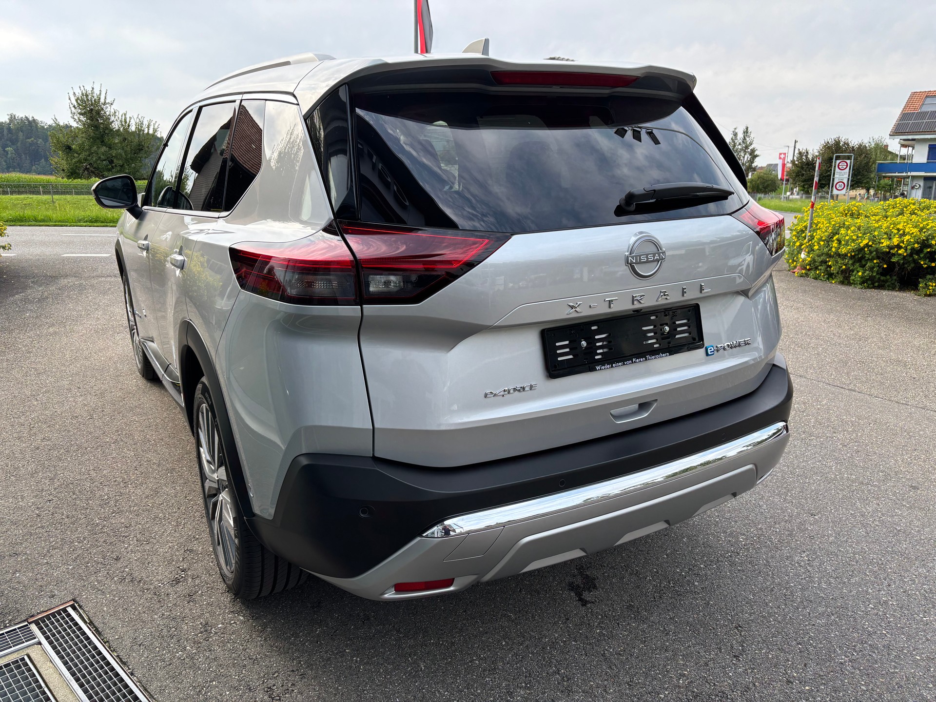 NISSAN X-Trail 1.5 4WD 7Plätzer Tekna+-image-2
