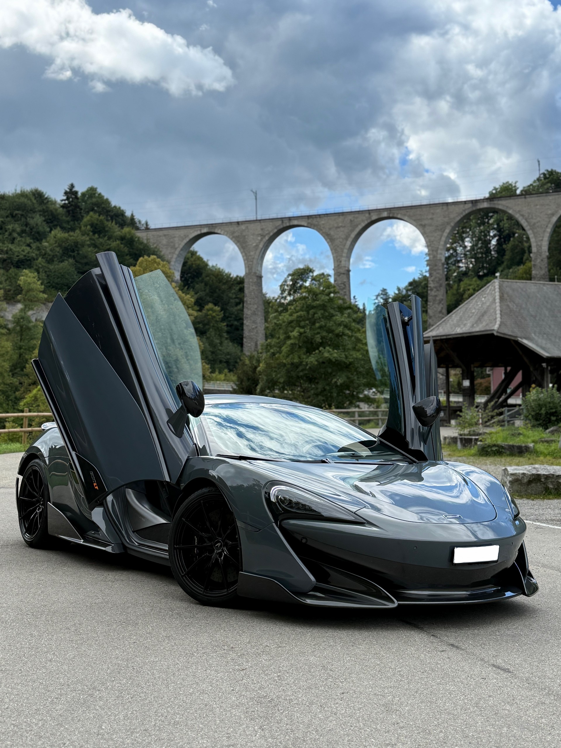 McLAREN 600LT Coupé 3.8 V8 SSG *CH-Fahrzeug*McLaren Garantie bis 08.2026*