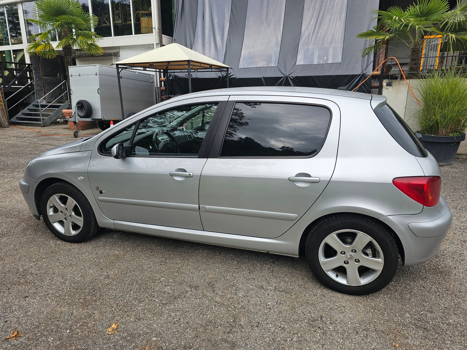 PEUGEOT 307 2.0 16V Black&Silver Edition aus 2ter Hand *** Inkl. frischer MFK *** Kupplung neu ersetzt ***-image-3