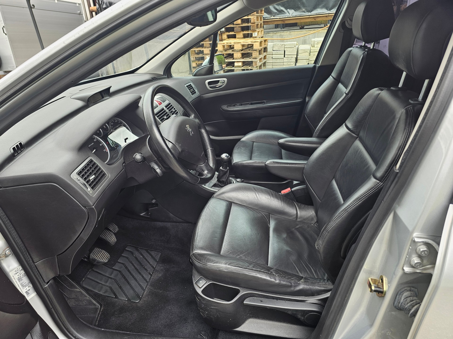 PEUGEOT 307 2.0 16V Black&Silver Edition aus 2ter Hand *** Inkl. frischer MFK *** Kupplung neu ersetzt ***-image-8