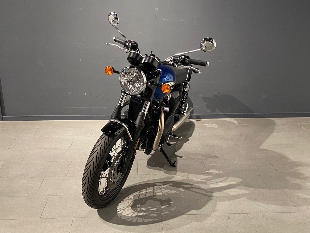 TRIUMPH Bonneville 900 T 100-showroom-element-2