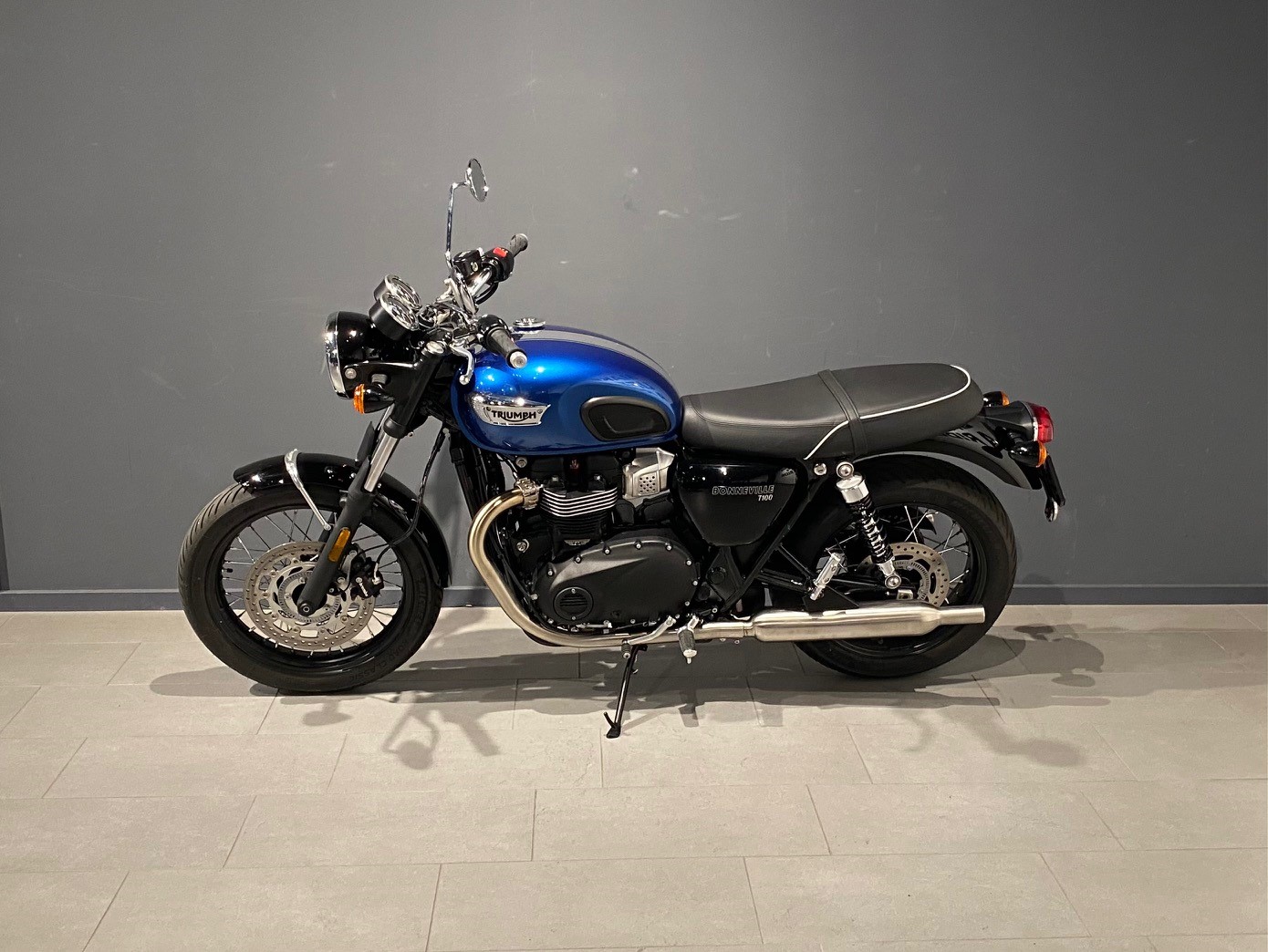TRIUMPH Bonneville 900 T 100-showroom-element-3