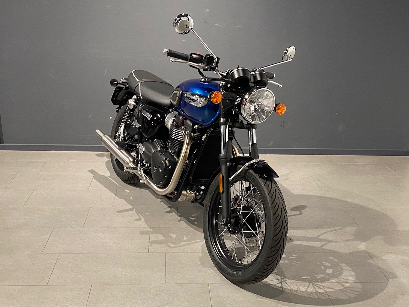 TRIUMPH Bonneville 900 T 100-showroom-element-1
