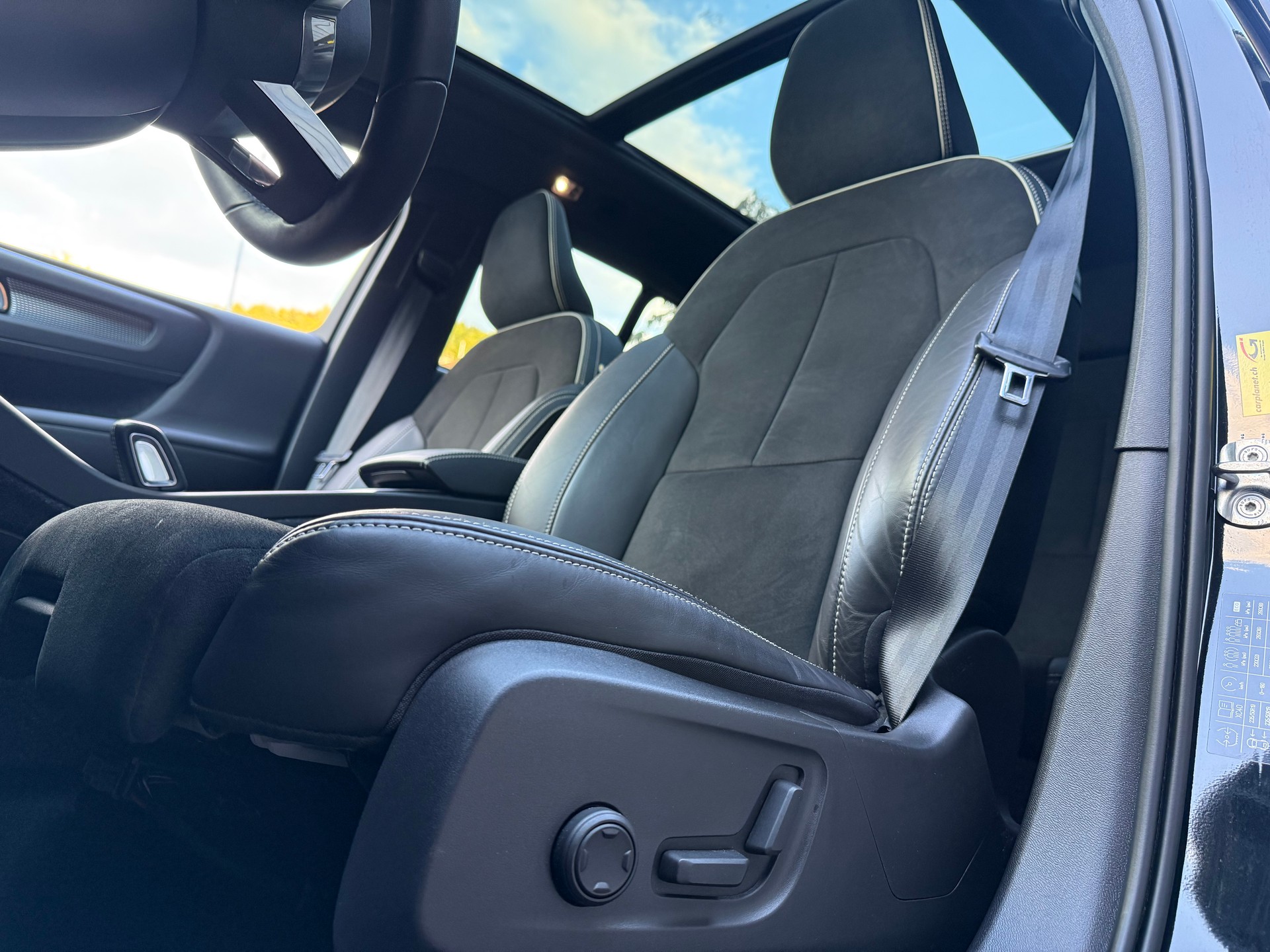 VOLVO XC40 B4 Benzin Mild Hybrid AWD Plus Dark DCT-image-8