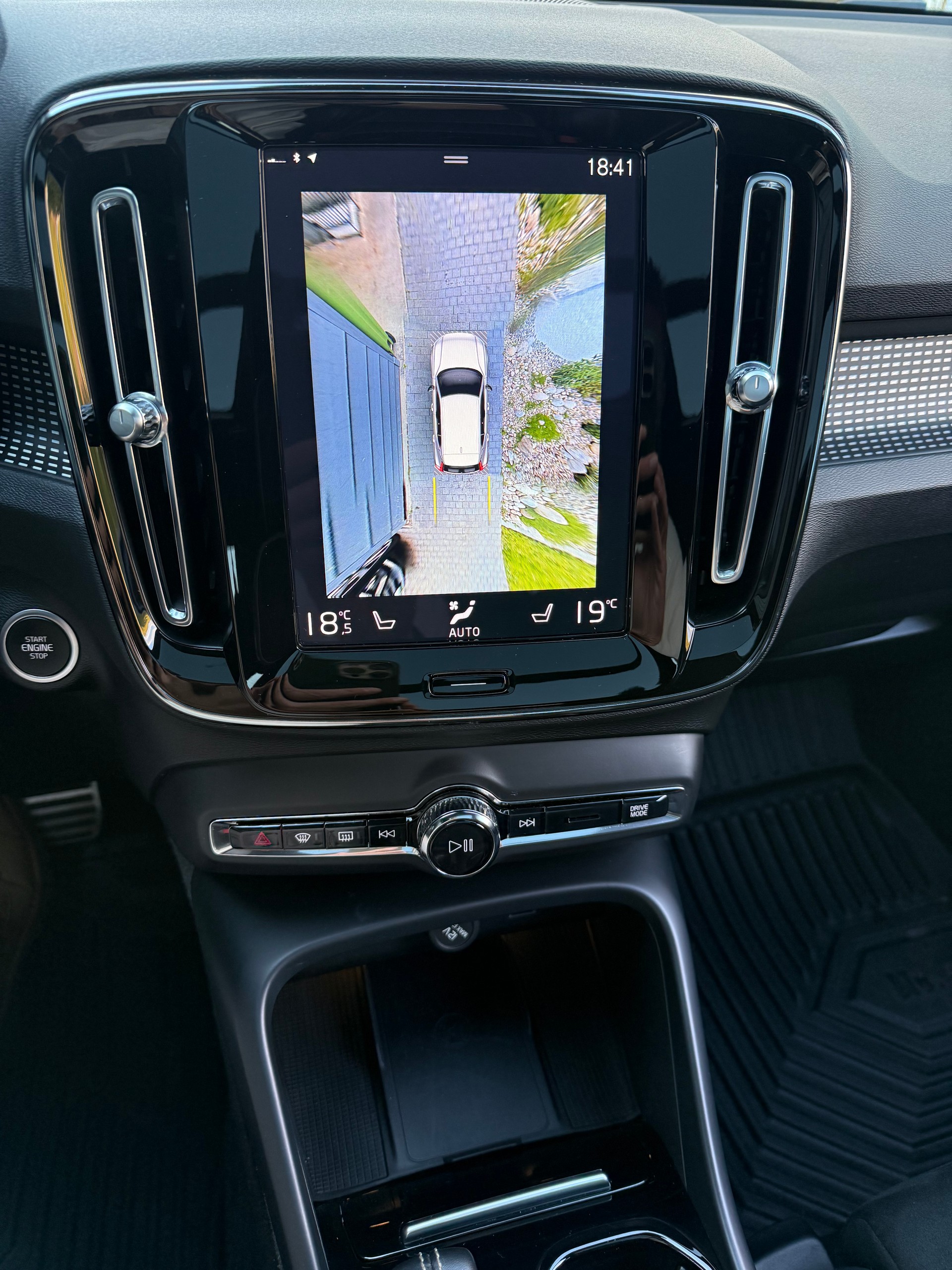 VOLVO XC40 B4 Benzin Mild Hybrid AWD Plus Dark DCT-image-11