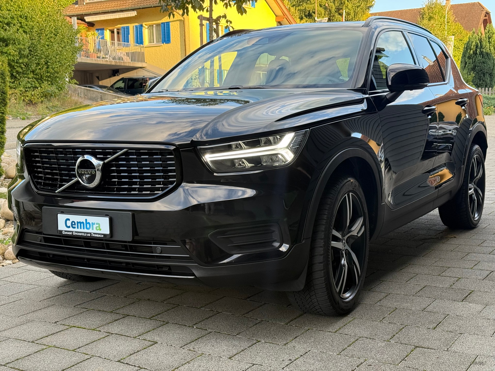 VOLVO XC40 B4 Benzin Mild Hybrid AWD Plus Dark DCT
