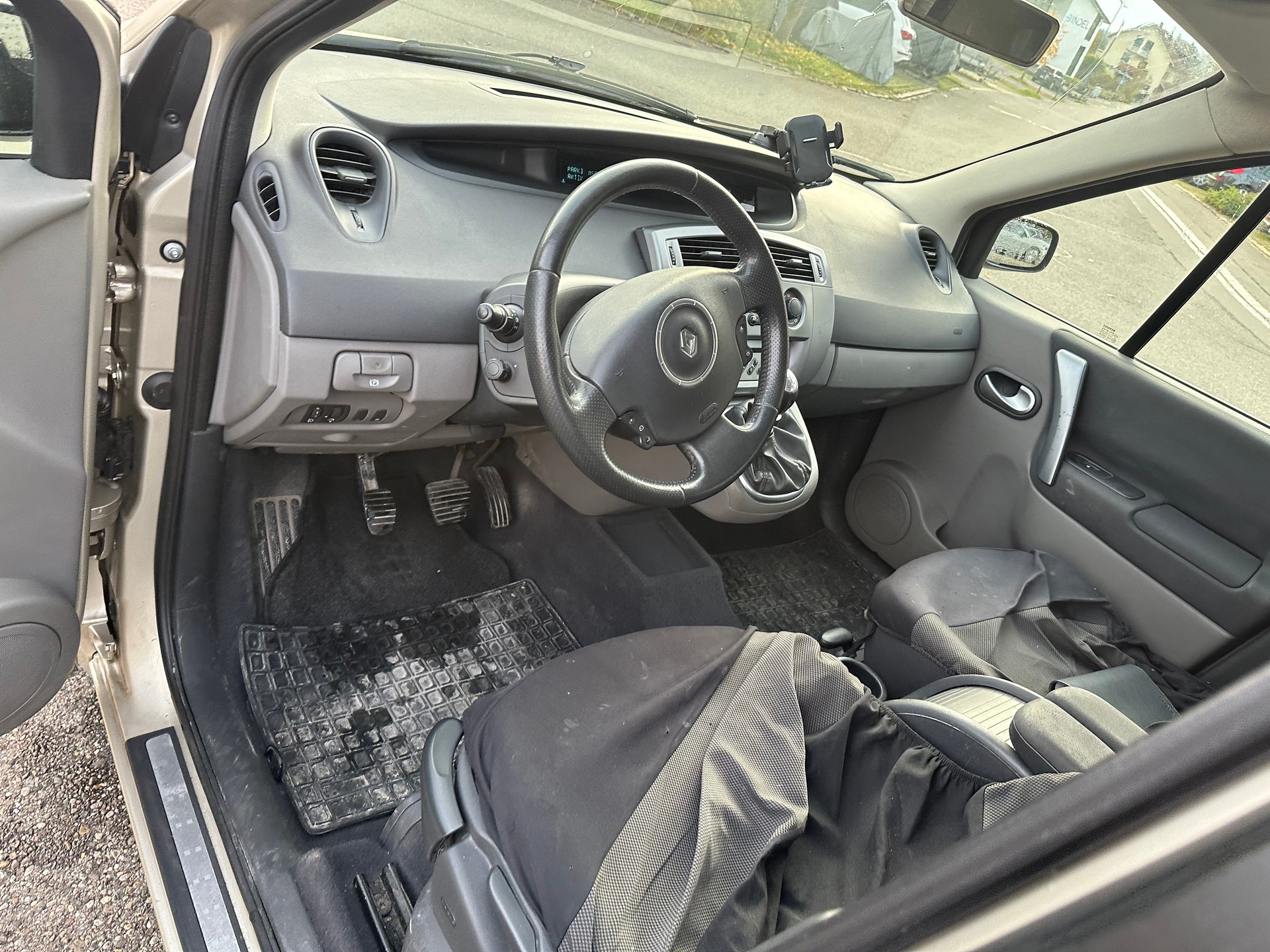 RENAULT Scénic 2.0 16V Dynamique-image-9