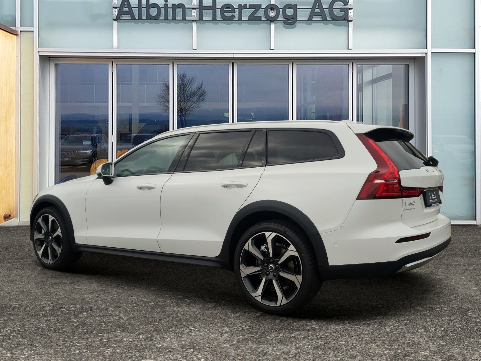 VOLVO V60 Cross Country 2.0 B5 Ultimate AWD-image-2