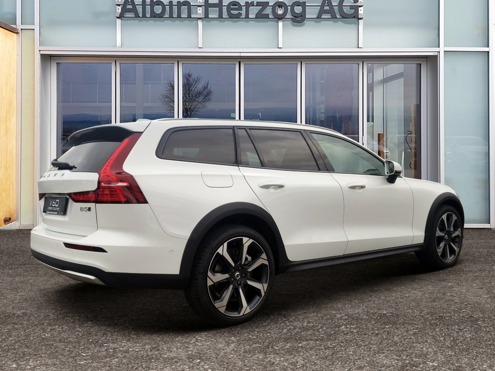 VOLVO V60 Cross Country 2.0 B5 Ultimate AWD-image-3