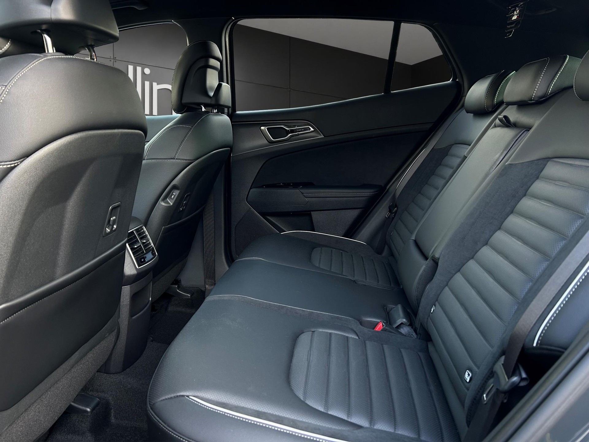 KIA Sportage 1.6 T-GDi Hybrid GT-Line-image-10