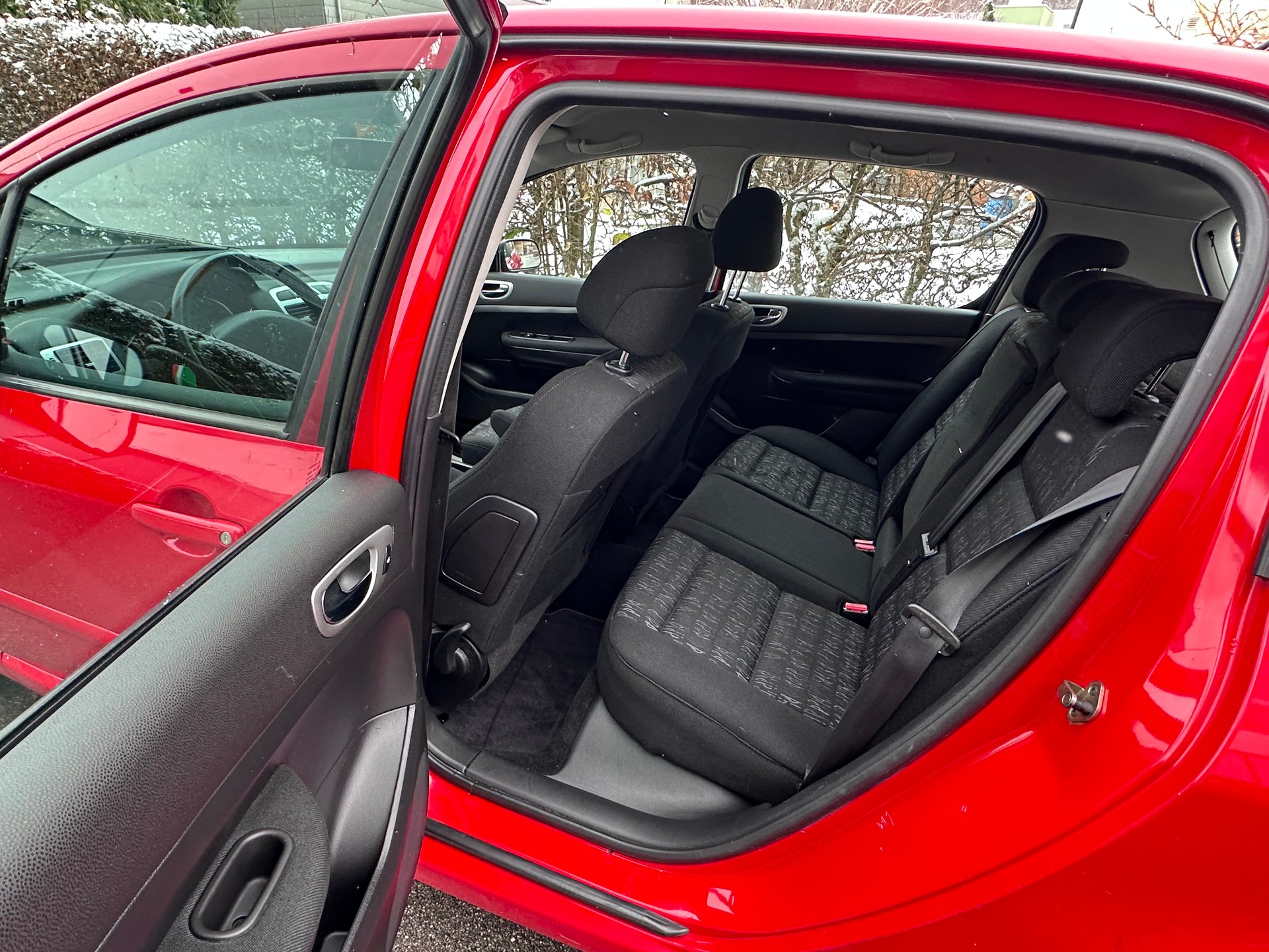 PEUGEOT 307 2.0 16V XT-image-11
