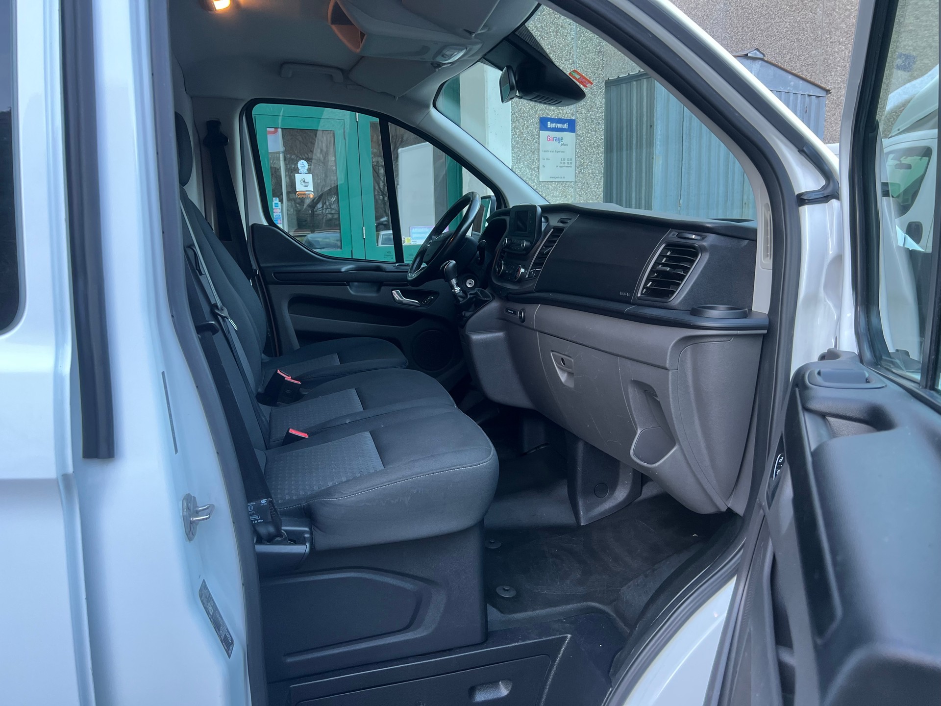 FORD Transit Custom Van 320 L1H1 Ambiente-image-10