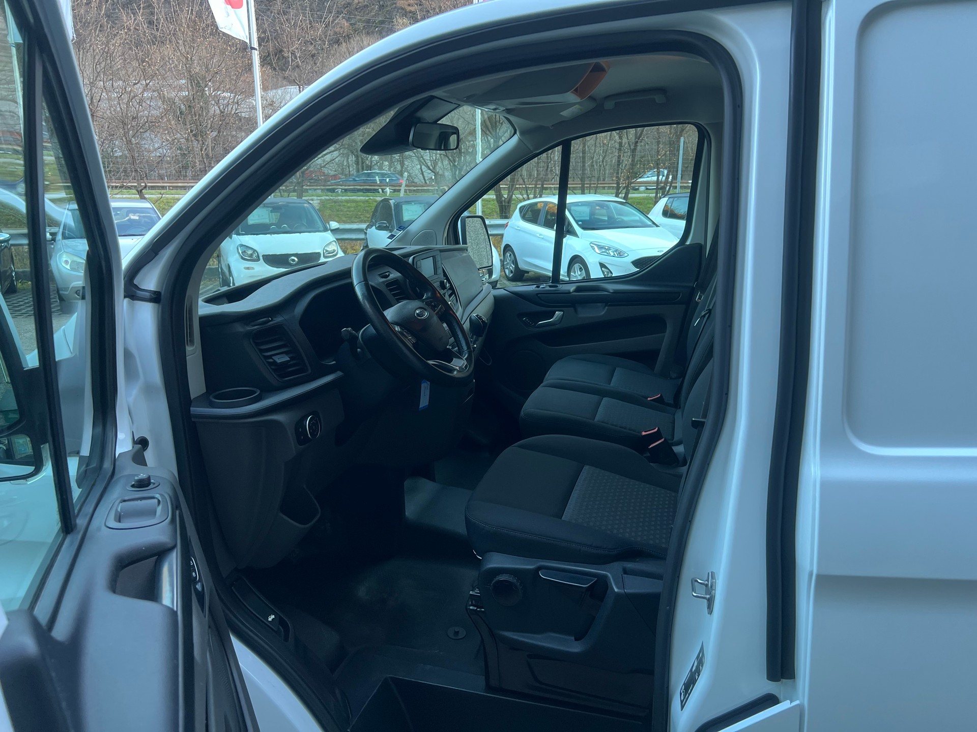 FORD Transit Custom Van 320 L1H1 Ambiente-image-5