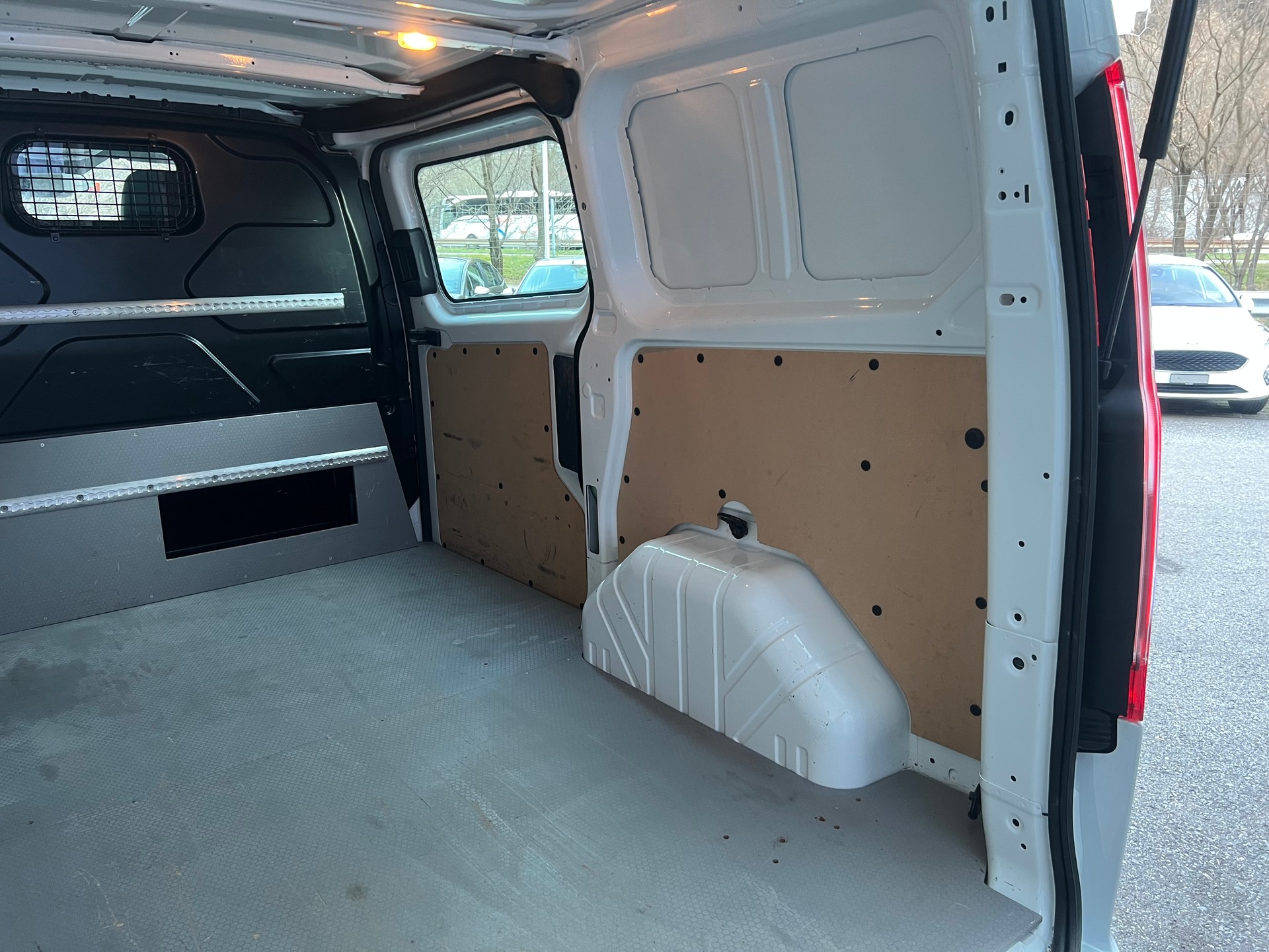 FORD Transit Custom Van 320 L1H1 Ambiente-image-15