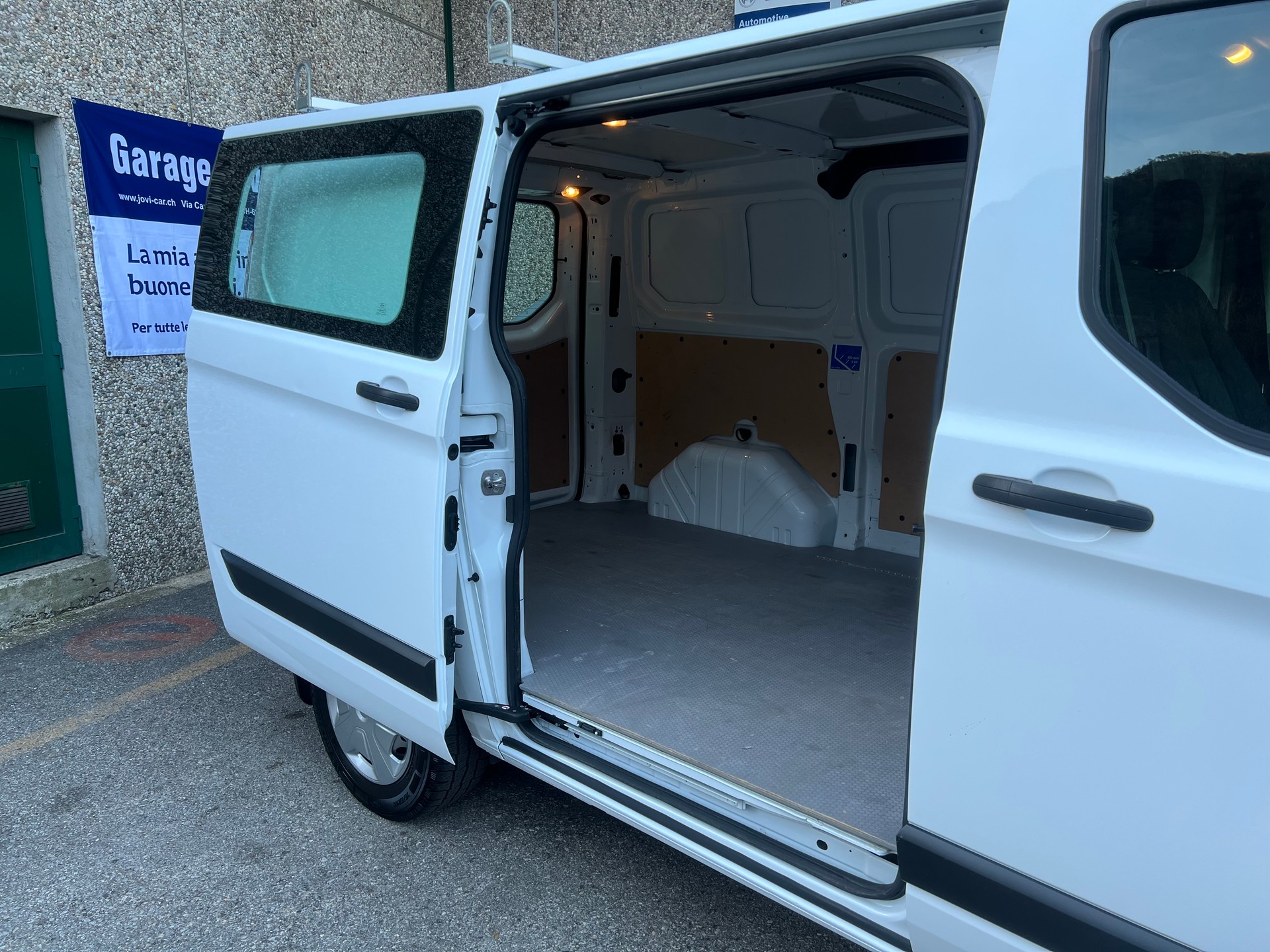 FORD Transit Custom Van 320 L1H1 Ambiente-image-11