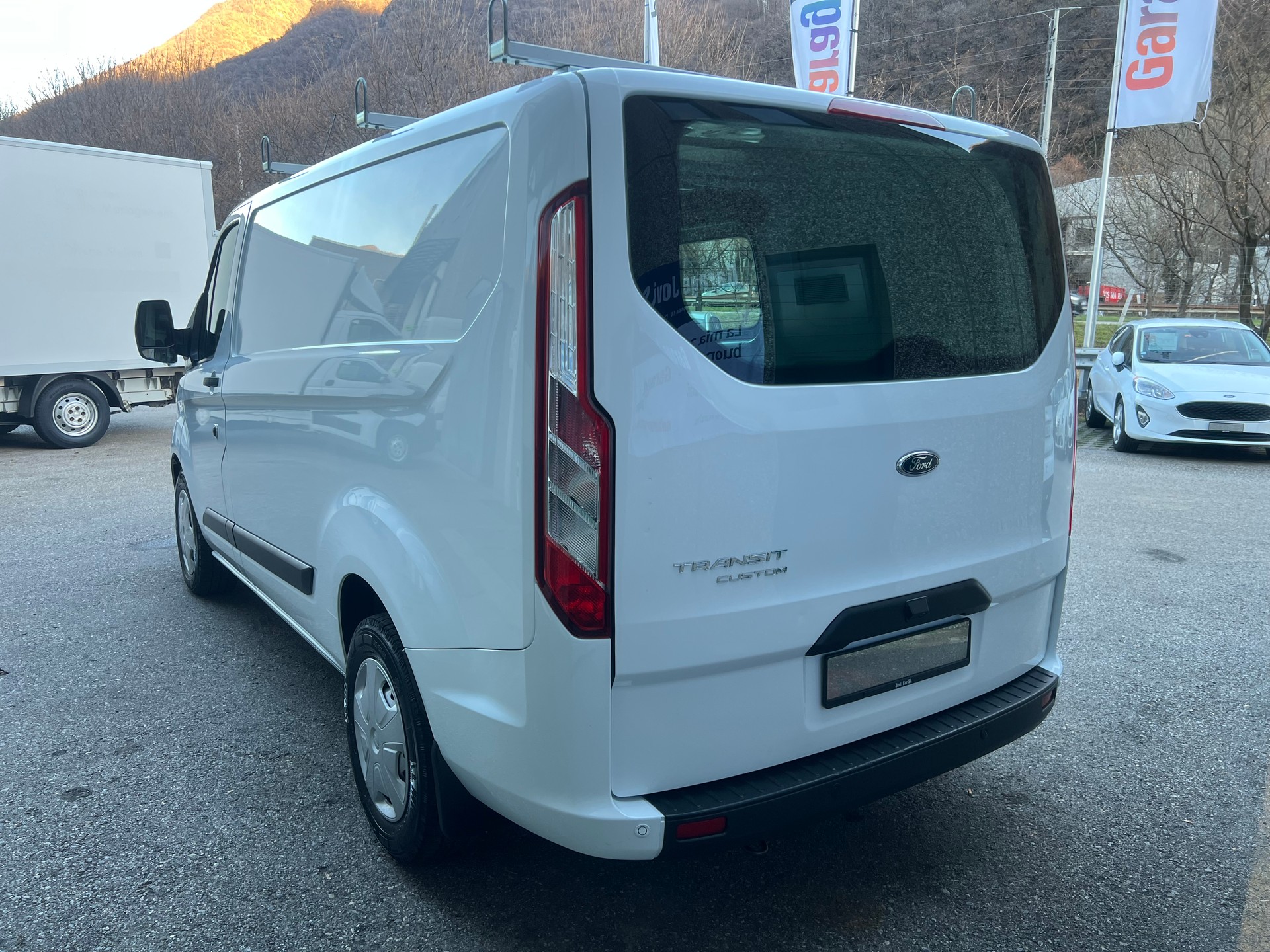 FORD Transit Custom Van 320 L1H1 Ambiente-image-2