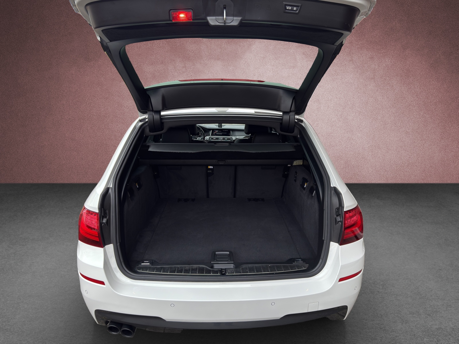 BMW 528i MSport Touring xDrive-image-12