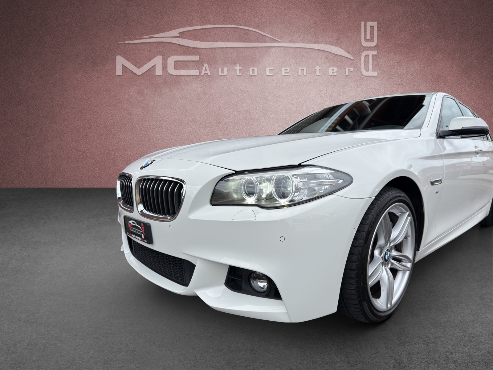 BMW 528i MSport Touring xDrive-image-13
