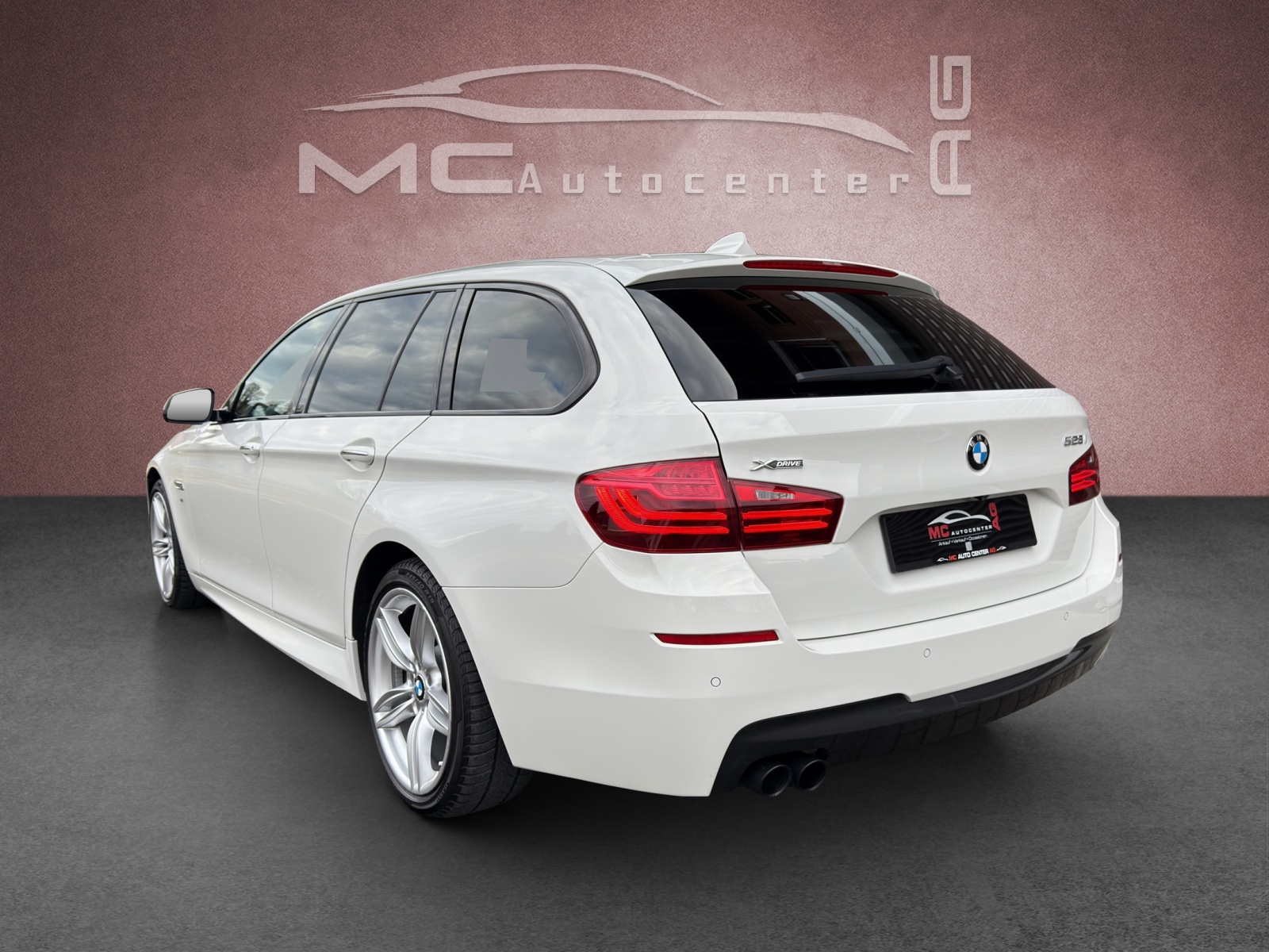 BMW 528i MSport Touring xDrive-image-2