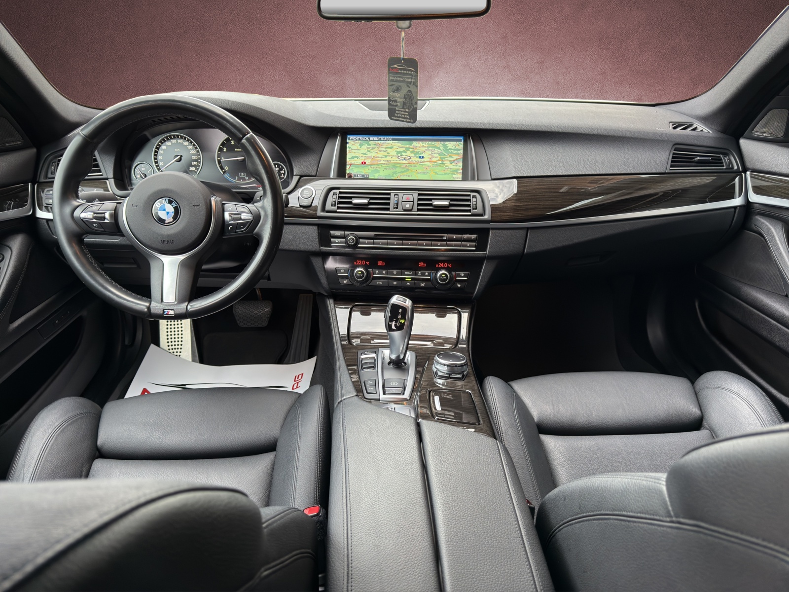 BMW 528i MSport Touring xDrive-image-8