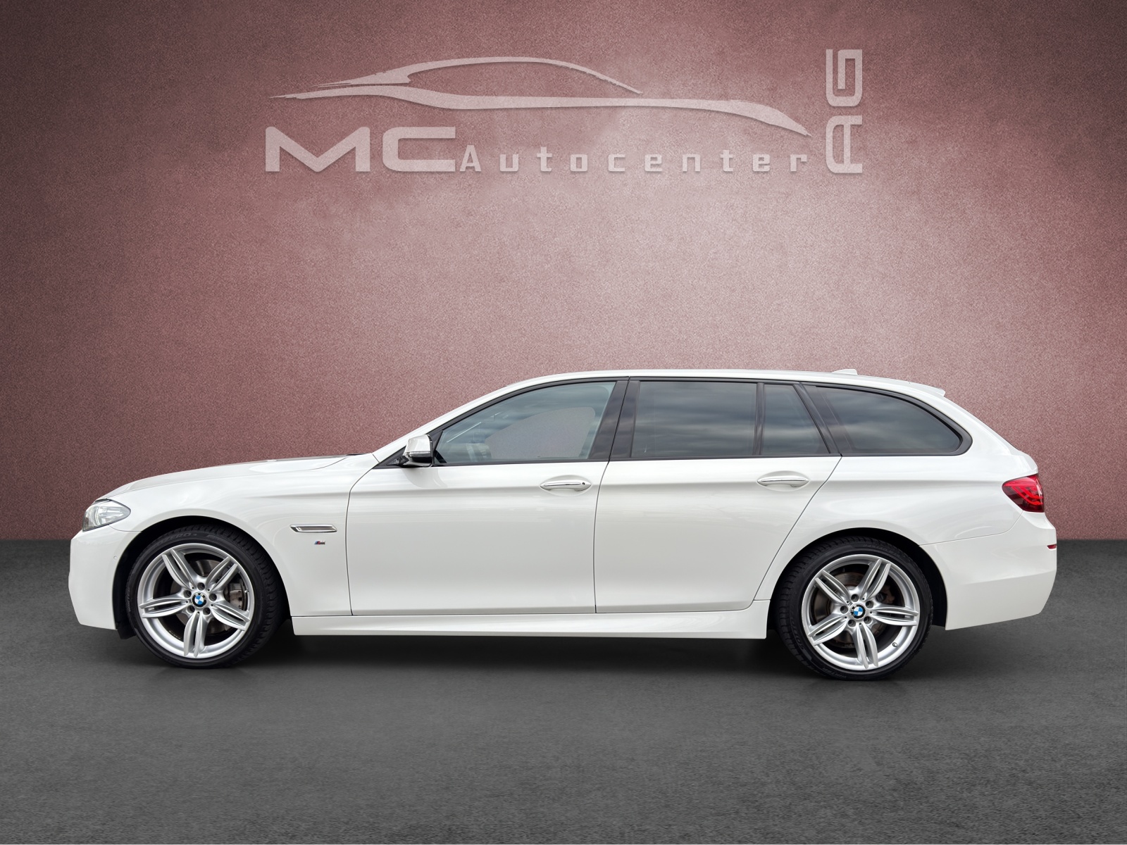 BMW 528i MSport Touring xDrive-image-1