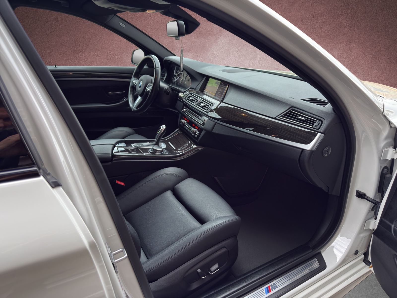 BMW 528i MSport Touring xDrive-image-11