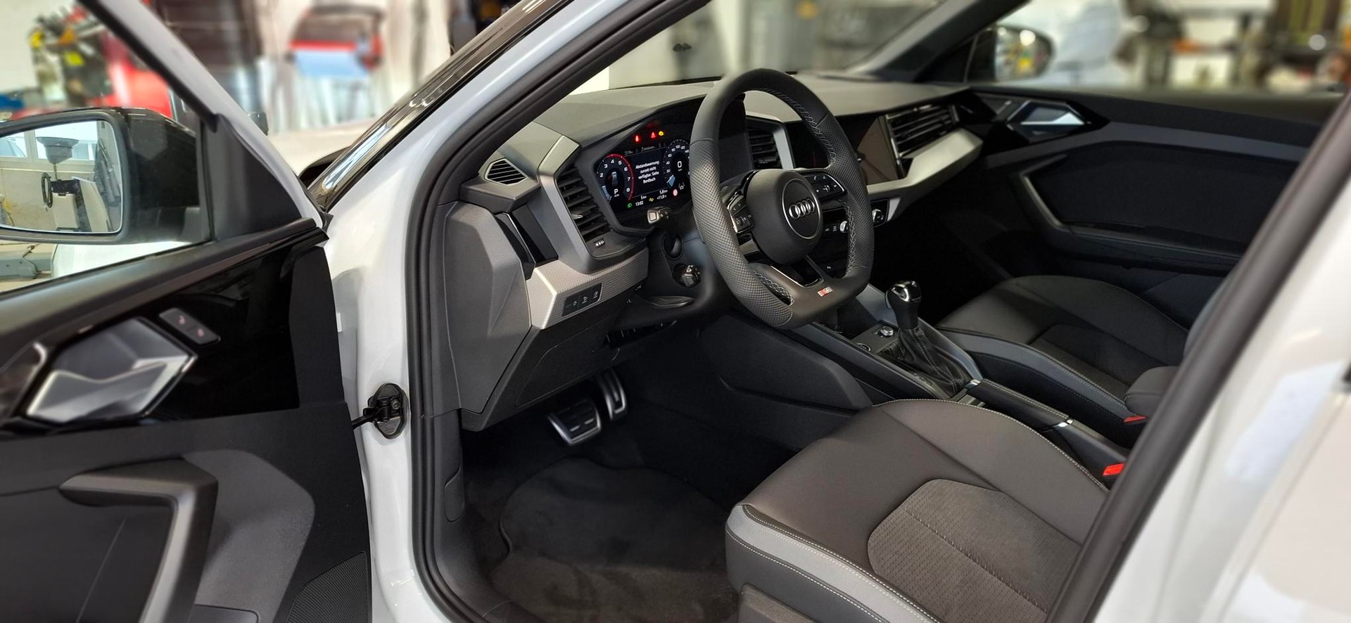 AUDI A1 Sportback 40 TFSI S Line S-tronic-image-6