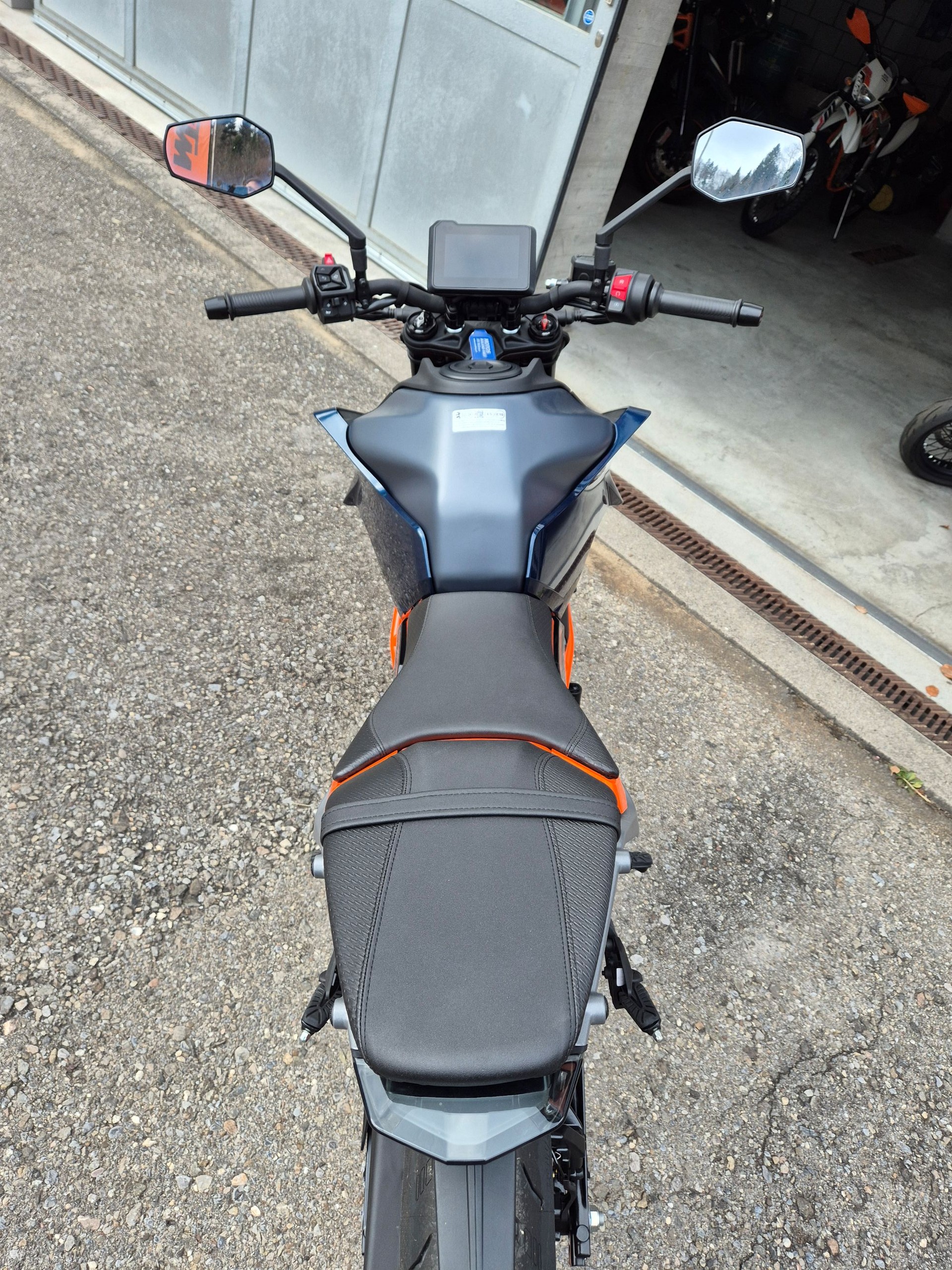 KTM 390 Duke-image-4