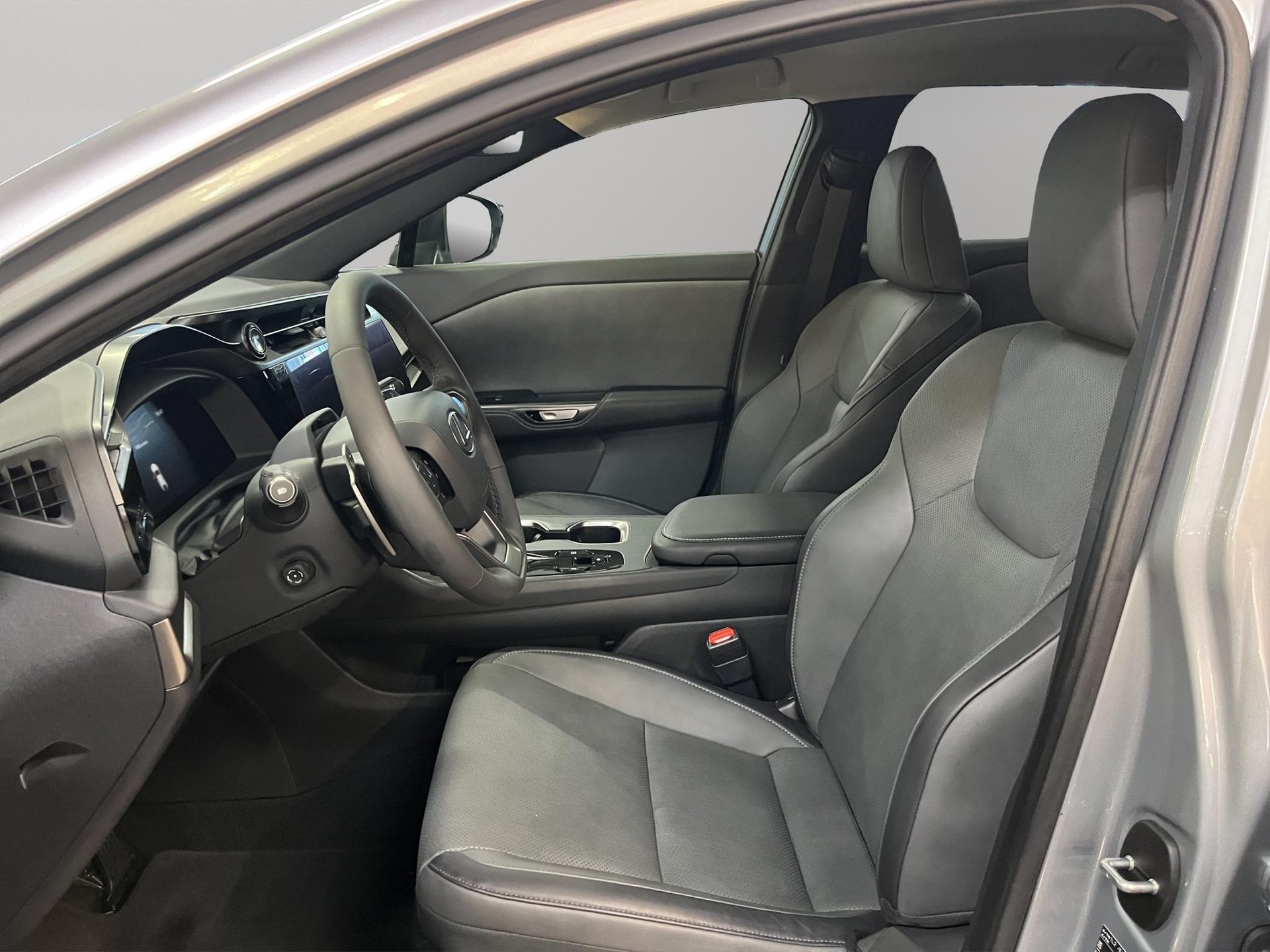 LEXUS RZ 450e Comfort-image-7