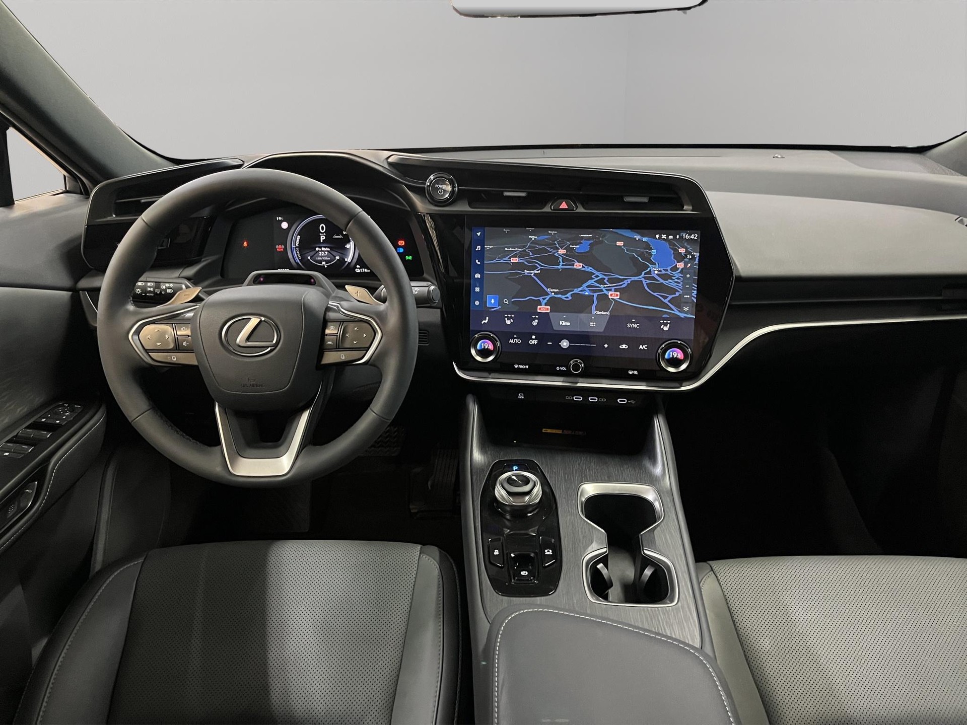 LEXUS RZ 450e Comfort-image-5