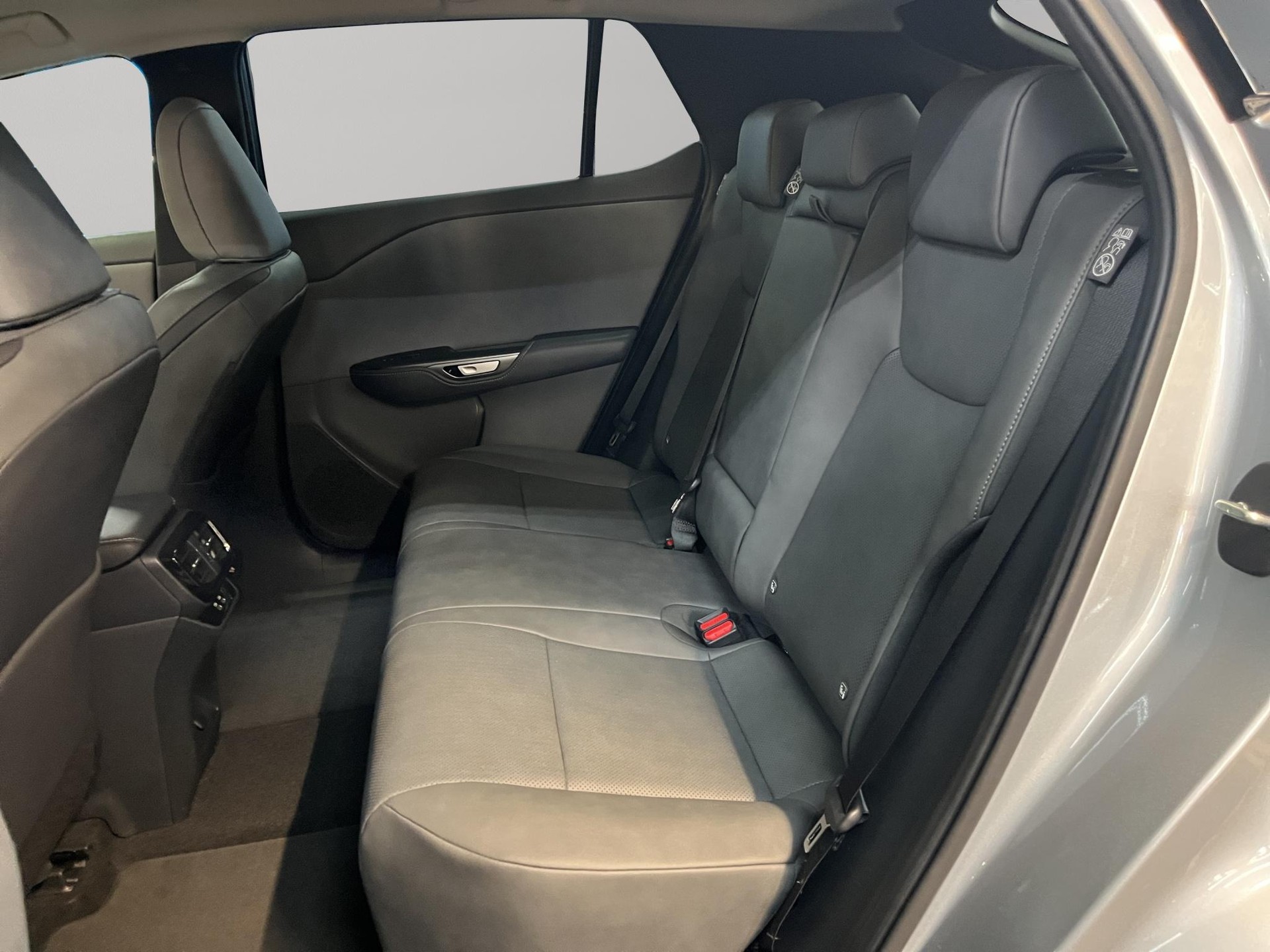 LEXUS RZ 450e Comfort-image-10
