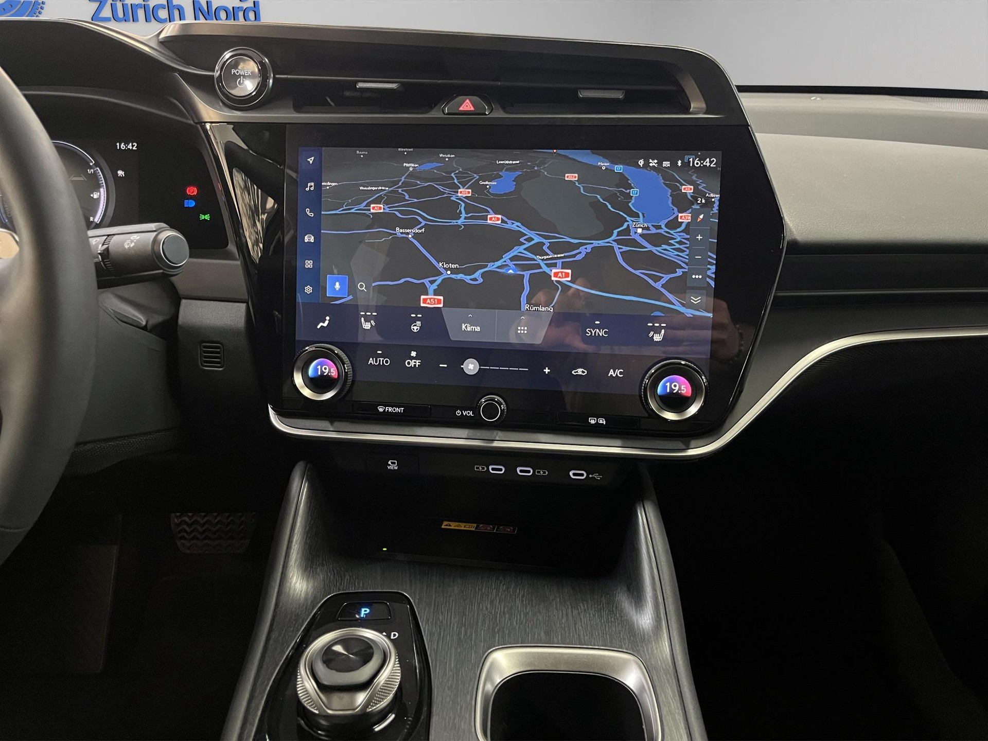 LEXUS RZ 450e Comfort-image-9
