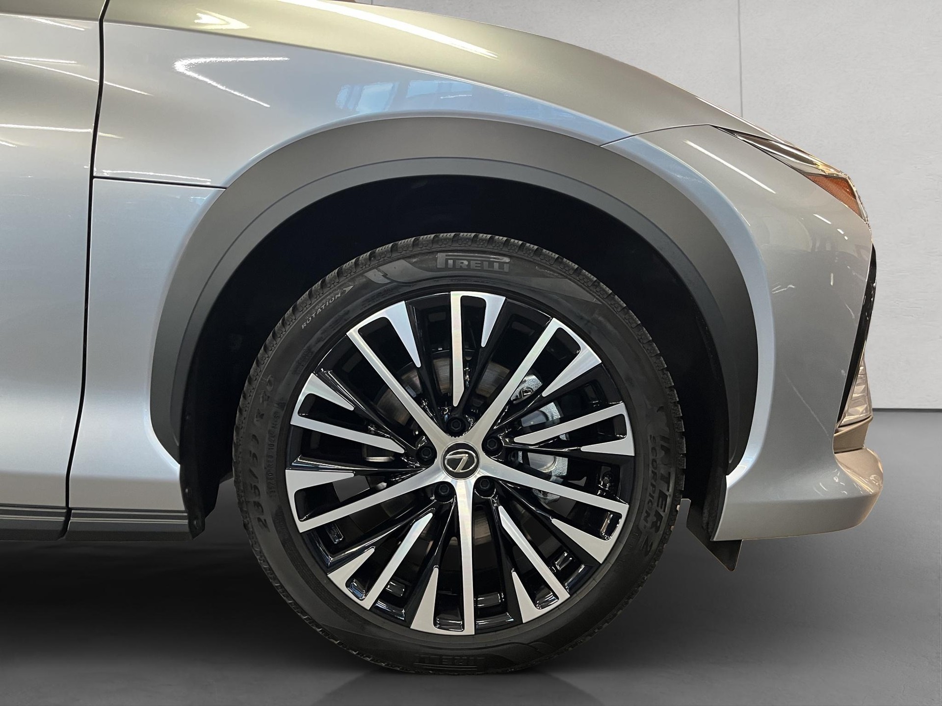 LEXUS RZ 450e Comfort-image-6