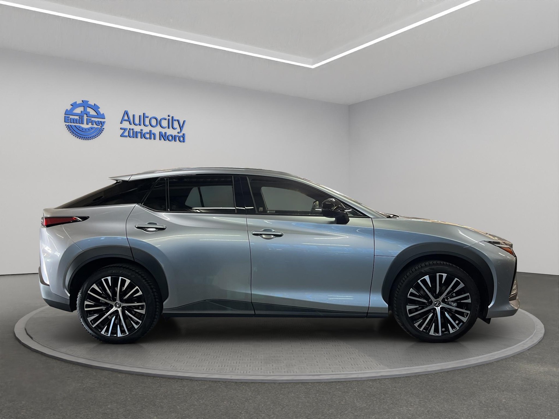 LEXUS RZ 450e Comfort-image-4
